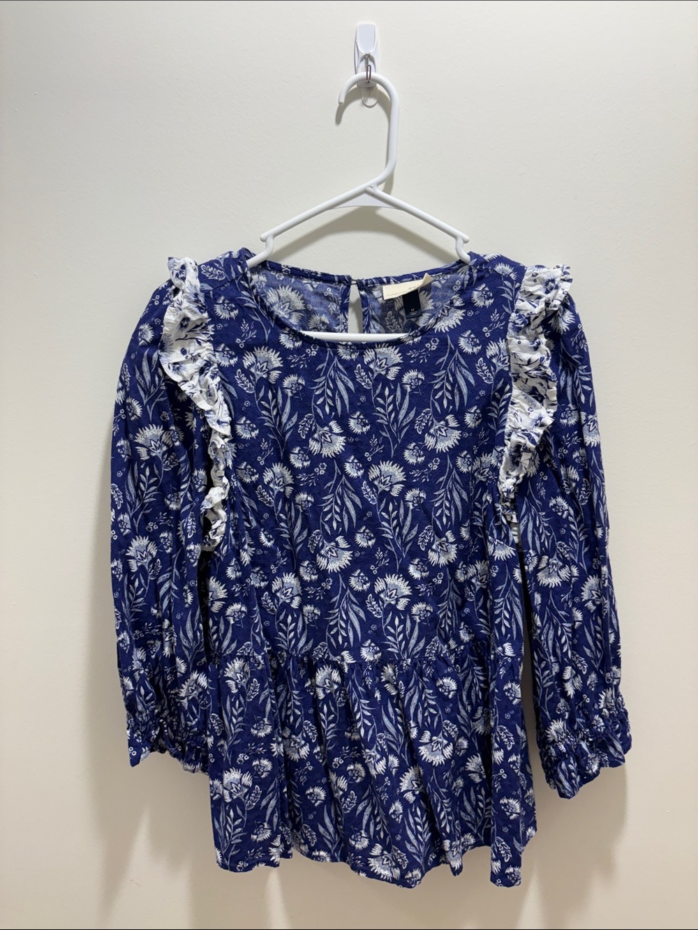 Universal Thread Navy and White Floral Ruffle Blouse